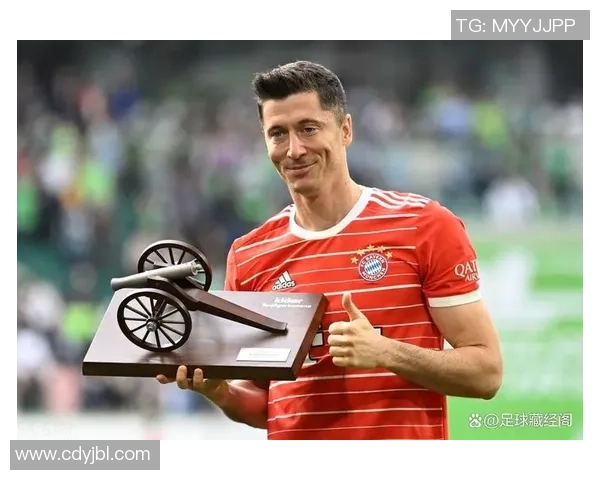 绿茵史诗，神迹缔造：莱万多夫斯基的德甲帽子戏法传奇