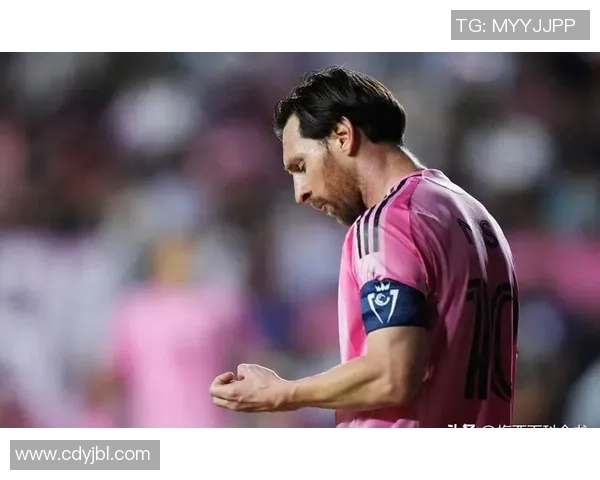 从争议尘埃到球王降临:梅西50天跨时空回归,揭幕战点燃迈阿密之火 从争议尘埃到球王降临:梅西50天跨时空回归,揭幕战点燃迈阿密之火